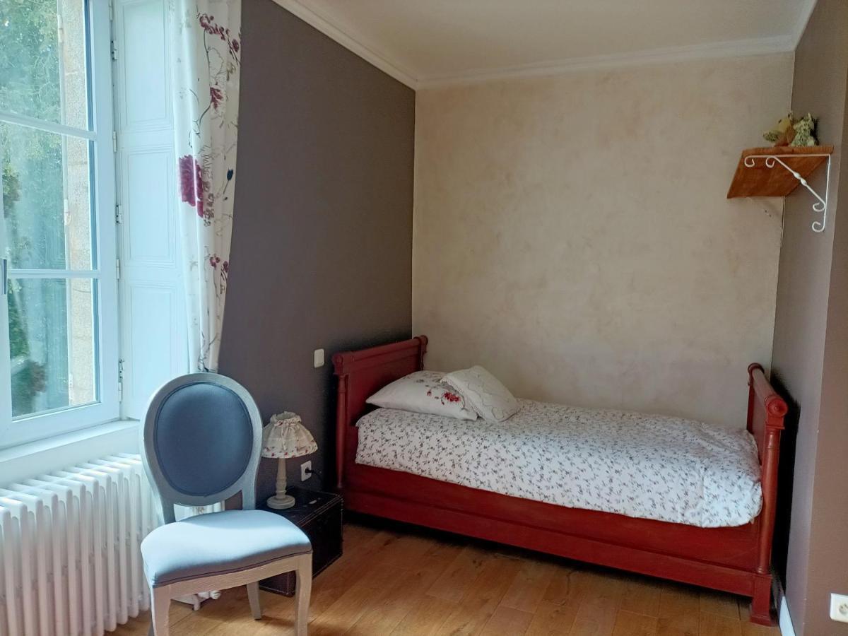 Le Manoir "Aux Douves" Panzió Bazoges-en-Paillers Kültér fotó