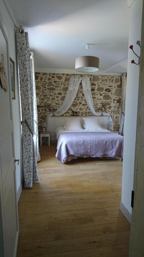 Le Manoir "Aux Douves" Panzió Bazoges-en-Paillers Kültér fotó