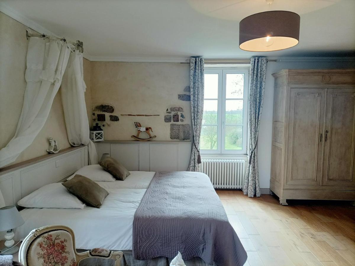 Le Manoir "Aux Douves" Panzió Bazoges-en-Paillers Kültér fotó