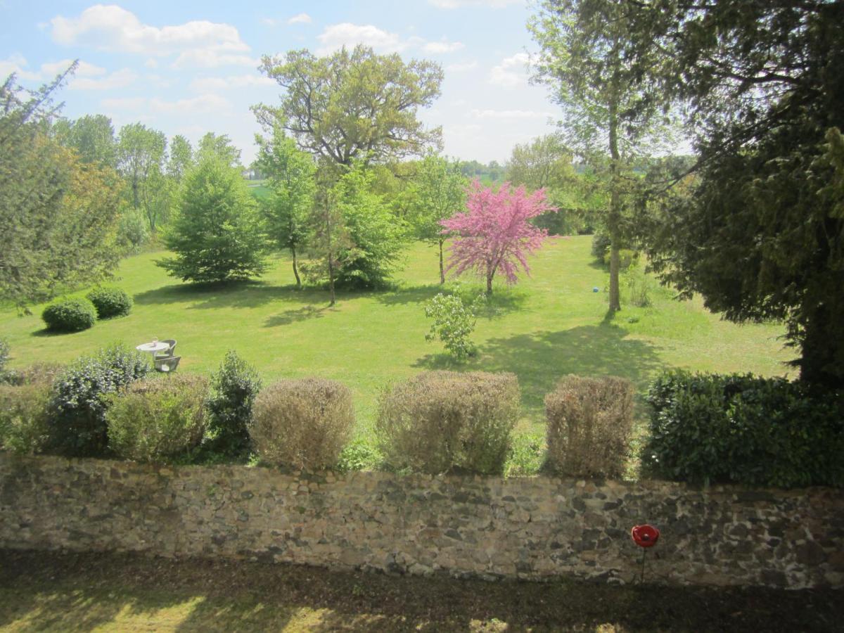 Le Manoir "Aux Douves" Panzió Bazoges-en-Paillers Kültér fotó