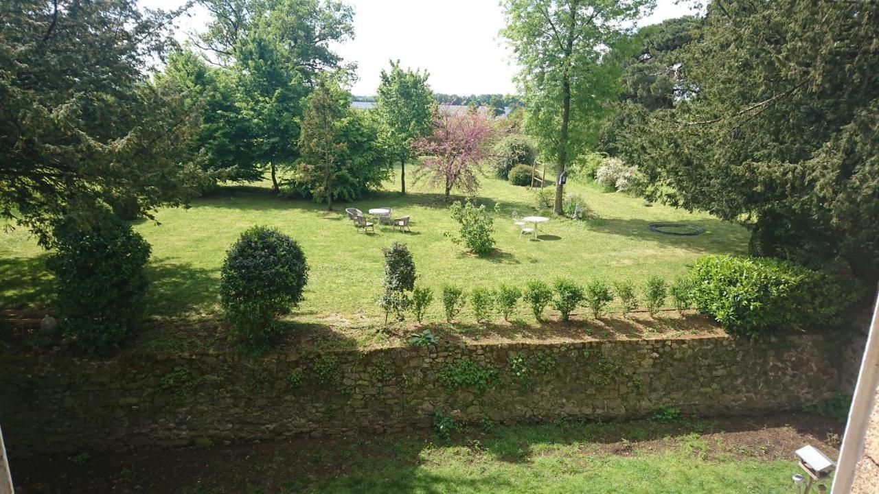 Le Manoir "Aux Douves" Panzió Bazoges-en-Paillers Kültér fotó