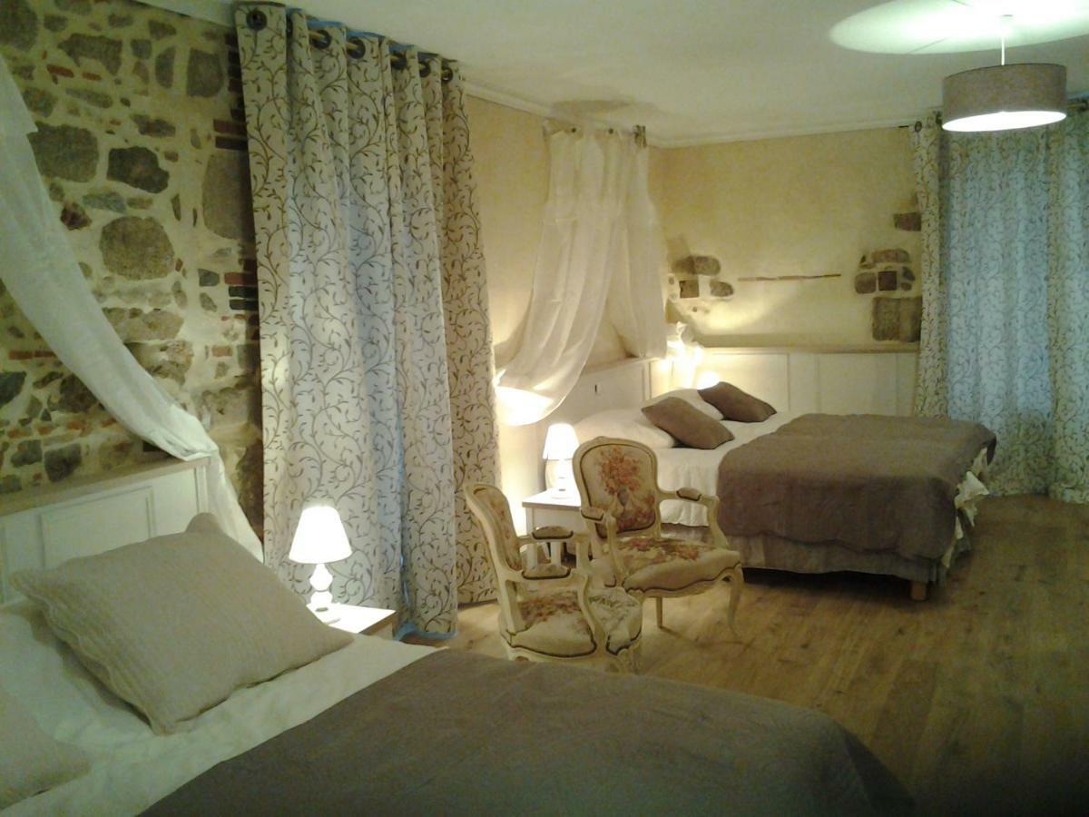 Le Manoir "Aux Douves" Panzió Bazoges-en-Paillers Kültér fotó