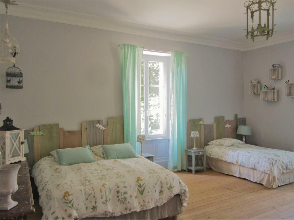 Le Manoir "Aux Douves" Panzió Bazoges-en-Paillers Kültér fotó