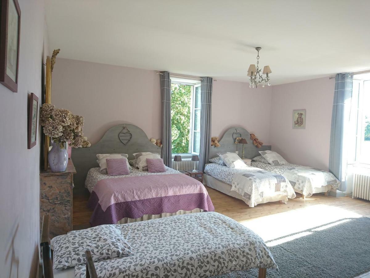 Le Manoir "Aux Douves" Panzió Bazoges-en-Paillers Kültér fotó
