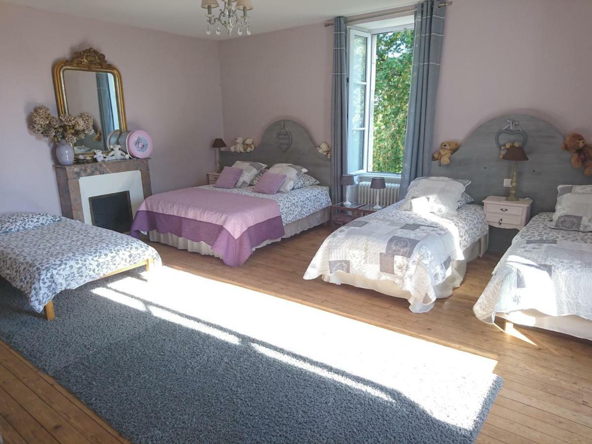 Le Manoir "Aux Douves" Panzió Bazoges-en-Paillers Kültér fotó