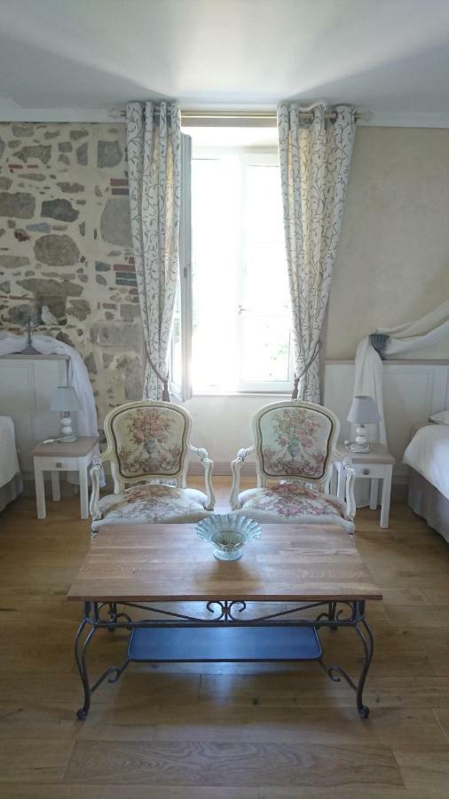 Le Manoir "Aux Douves" Panzió Bazoges-en-Paillers Kültér fotó